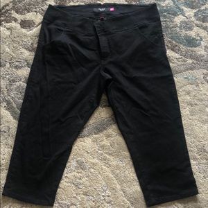 Black torrid capris size 20